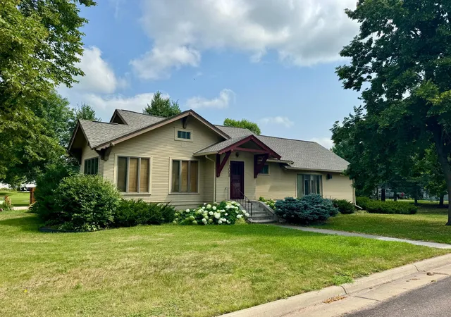 Photo 3 of Single family home for sale at 1008 W Ash Ave, Olivia, MN 56277 | MLS# 7113895 | Listing updated on 2026-08-11