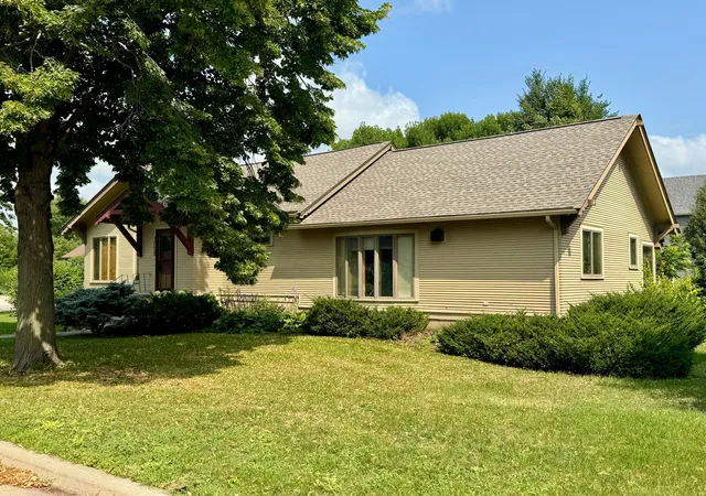 Photo 3 of Single family home for sale at 1008 W Ash Ave, Olivia, MN 56277 | MLS# 7113895 | Listing updated on 2026-08-11