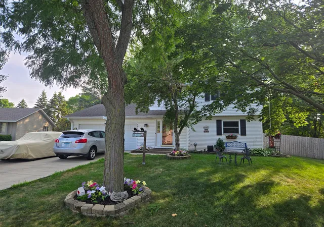 Photo 1 of Single family home for sale at 7484 Jeffery Ln S, Cottage Grove, MN 55016 | MLS# 7113912 | Listing updated on 2026-10-02