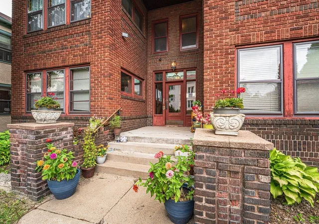 Listing Photo 3 - Condo for sale in building located at 2895 James Ave S, Minneapolis, MN 55408 - Unit #4
