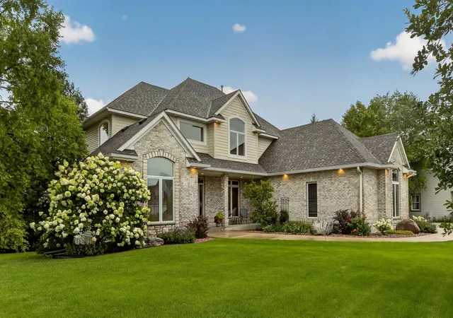 Photo 1 of Sale Pending at 5015 Regal Oak Ln Sw, Rochester, MN 55902 | MLS# 7113936 | Listing updated on 2026-08-20
