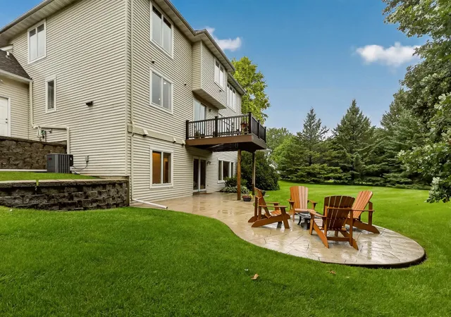 Photo 3 of Sale Pending at 5015 Regal Oak Ln Sw, Rochester, MN 55902 | MLS# 7113936 | Listing updated on 2026-08-20