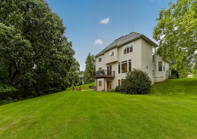 Photo 3 of Sale Pending at 5015 Regal Oak Ln SW, Rochester, MN 55902 | MLS# 7113936 | Listing updated on 2026-08-20
