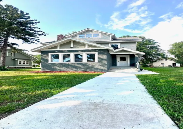 Photo 1 of Single family home for sale at 318 2nd Street W, Wabasha, MN 55981 | MLS# 7113949 | Listing updated on 2026-09-06