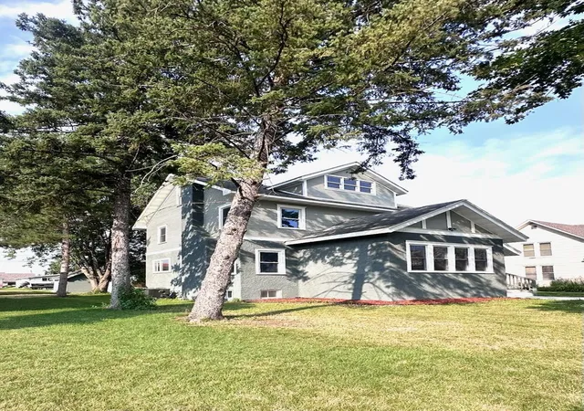 Photo 3 of Single family home for sale at 318 2nd Street W, Wabasha, MN 55981 | MLS# 7113949 | Listing updated on 2026-09-06