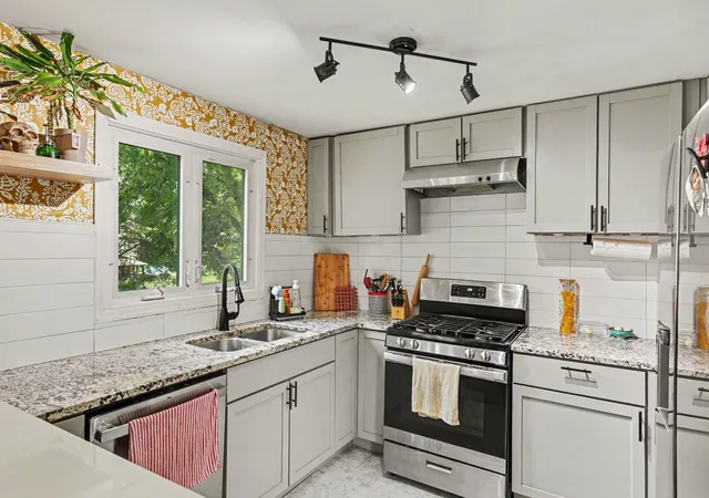 1st image of 6356 48th St N, Saint Paul, MN 55128 | MLS# 7113985