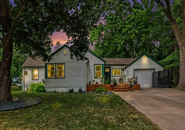 2nd image of 6356 48th St N, Saint Paul, MN 55128 | MLS# 7113985