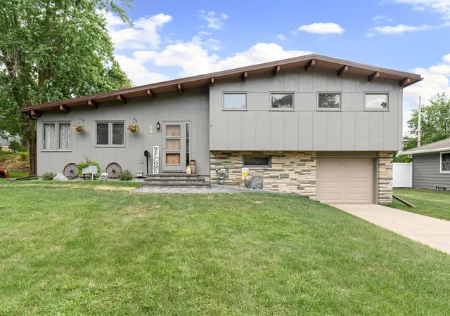 1st image of 541 Prospect St, Owatonna, MN 55060 | MLS# 7114005