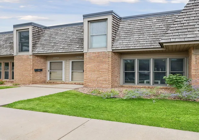Photo 2 of Single family home for sale at 6427 Barrie Rd, Minneapolis, MN 55435 | MLS# 7114017 | Listing updated on 2026-08-26