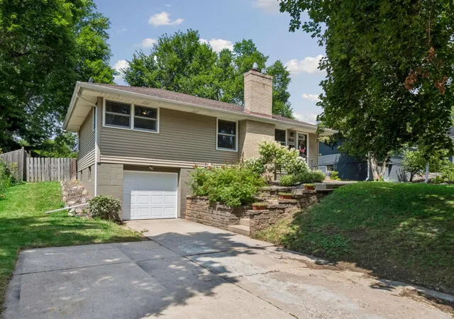2nd image of 1414 Lancaster Ave, Minneapolis, MN 55426 | MLS# 7114018