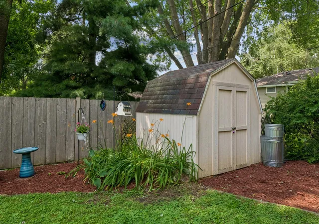 32nd image of 1414 Lancaster Ave, Minneapolis, MN 55426 | MLS# 7114018