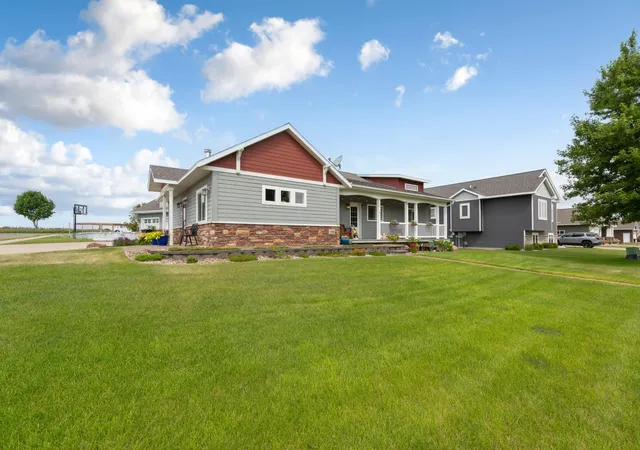 Photo 3 of Single family home for sale at 1700 Wood Duck St, Saint Peter, MN 56082 | MLS# 7114063 | Listing updated on 2026-08-25