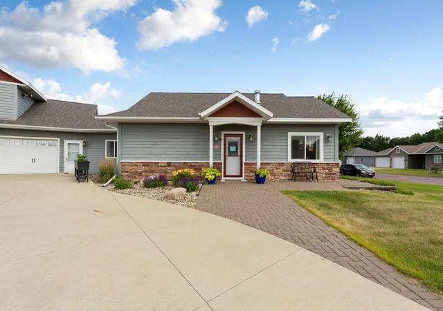 Photo 4 of Single family home for sale at 1700 Wood Duck St, Saint Peter, MN 56082 | MLS# 7114063 | Listing updated on 2026-08-25