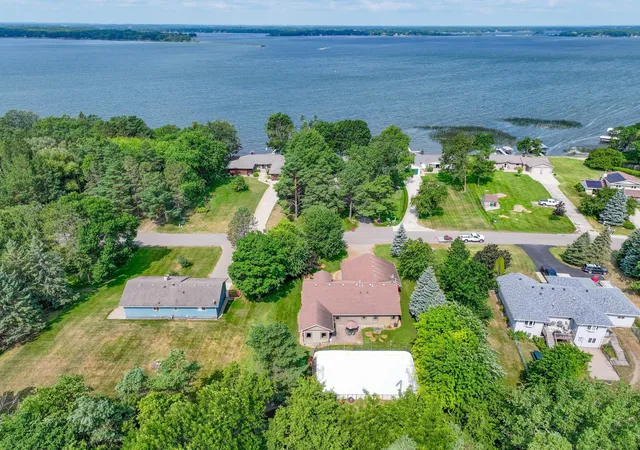 Photo 2 of Single family home for sale at 3123 Crestwood Dr Ne, Alexandria, MN 56308 | MLS# 7114066 | Listing updated on 2026-09-29