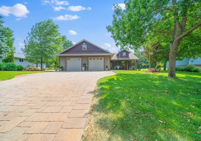 Photo 3 of Single family home for sale at 3123 Crestwood Dr NE, Alexandria, MN 56308 | MLS# 7114066 | Listing updated on 2026-09-29