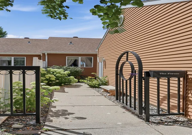 Photo 3 of Sale Pending at 3333 W Prairiewood Dr S, Fargo, ND 58103 | MLS# 7114082 | Listing updated on 2026-08-22