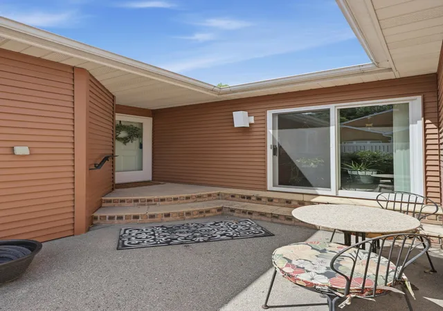 Photo 3 of Sale Pending at 3333 W Prairiewood Dr S, Fargo, ND 58103 | MLS# 7114082 | Listing updated on 2026-08-22