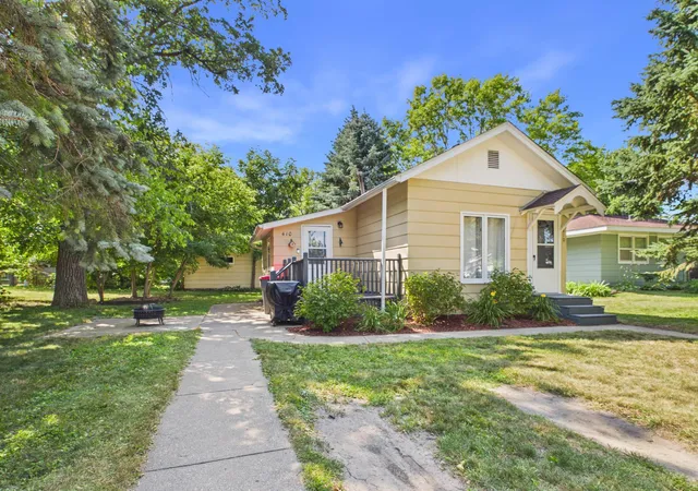 1st image of 410 Quincy St, Alexandria, MN 56308 | MLS# 7114089