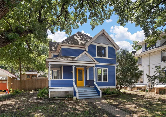 Photo 2 of Single family home for sale at 1004 Center St W, Rochester, MN 55902 | MLS# 7114109 | Listing updated on 2026-09-13