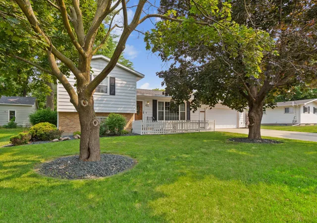 1st image of 470 16th St Ne, Owatonna, MN 55060 | MLS# 7114115