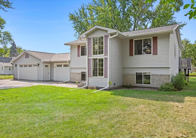 2nd image of 720 W 2Nd St, Rush City, MN 55069 | MLS# 7114179