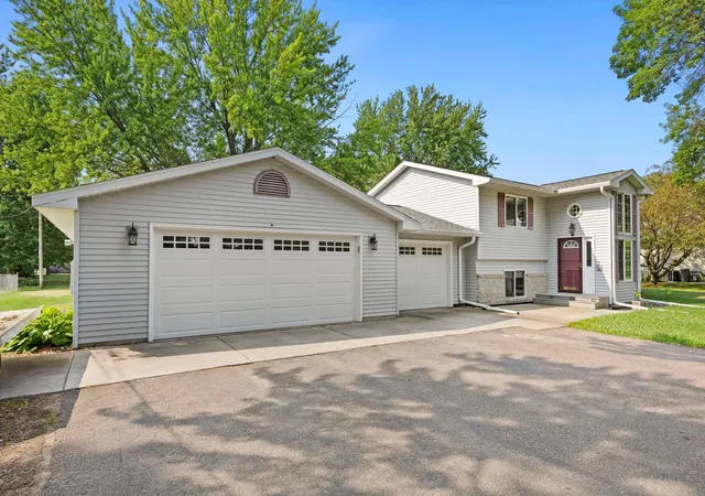 3rd image of 720 W 2Nd St, Rush City, MN 55069 | MLS# 7114179