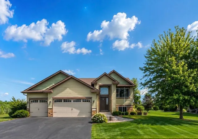 1st image of 1050 Mallard St Ne, Hanover, MN 55341 | MLS# 7114194