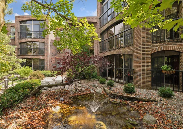 Photo 3 of Sale Pending at 5501 Dewey Hl Rd #140, Minneapolis, MN 55439 | MLS# 7114229 | Listing updated on 2026-09-01