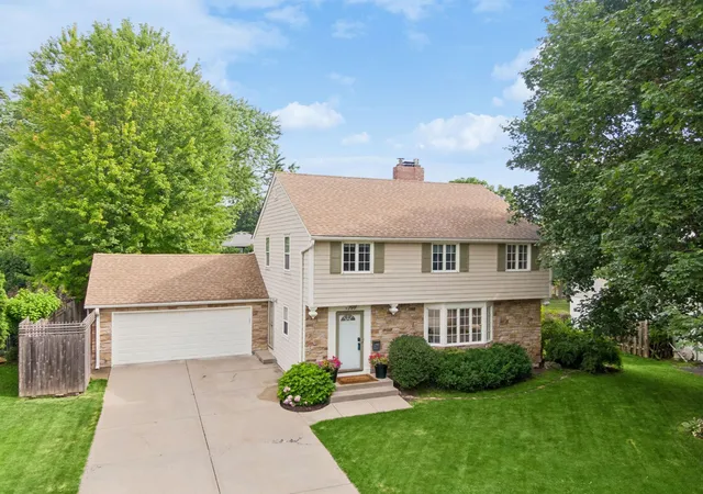 2nd image of 5220 Maddox Ln, Minneapolis, MN 55436 | MLS# 7114236