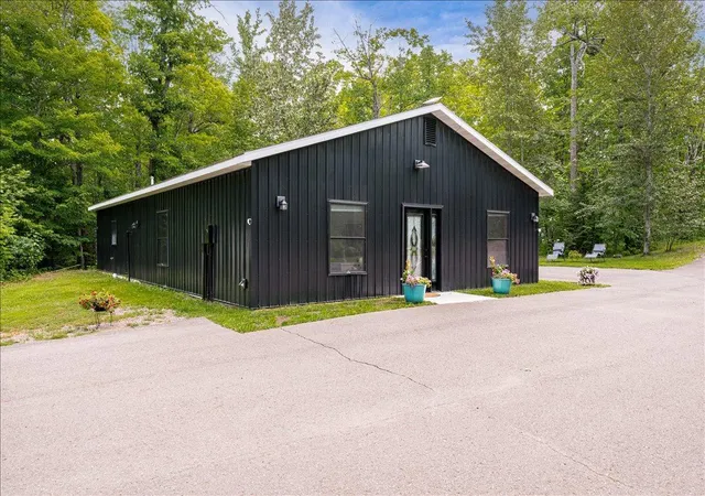 2nd image of 5841 Spruce Ln, Duluth, MN 55811 | MLS# 7114242