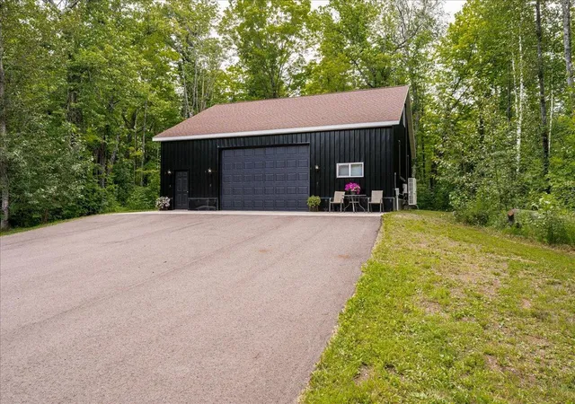 Photo 3 of Single family home for sale at 5841 Spruce Ln, Duluth, MN 55811 | MLS# 7114242 | Listing updated on 2026-09-17