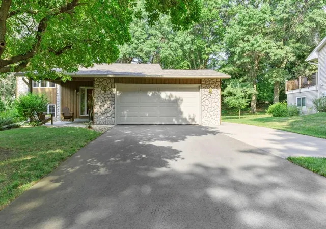 4th image of 13 Woodcrest Dr, Circle Pines, MN 55014 | MLS# 7114247