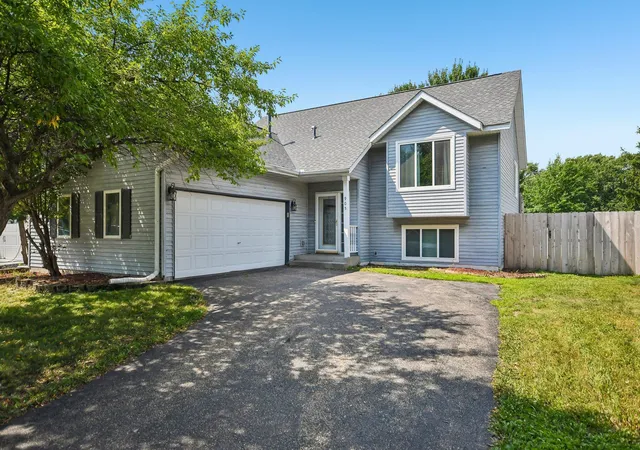 1st image of 905 Walnut St, Farmington, MN 55024 | MLS# 7114259
