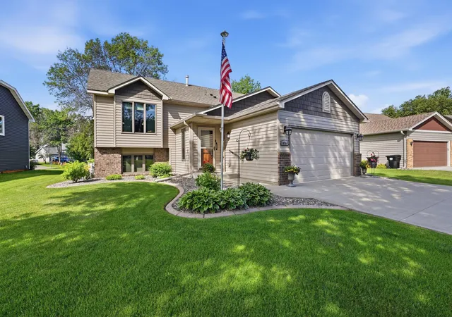 1st image of 10760 Kumquat St Nw, Minneapolis, MN 55448 | MLS# 7114270