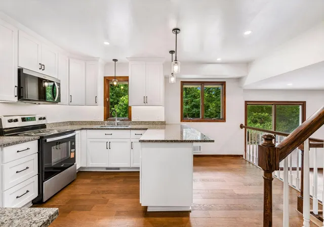 Photo 2 of Single family home for sale at 1086 Carlton Dr, Saint Paul, MN 55126 | MLS# 7114284 | Listing updated on 2026-09-12