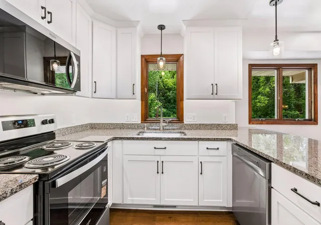 Photo 3 of Single family home for sale at 1086 Carlton Dr, Saint Paul, MN 55126 | MLS# 7114284 | Listing updated on 2026-09-12
