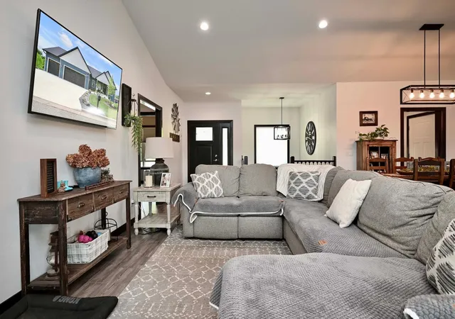 Photo 4 of Single family home for sale at 166 Rimrock Rd, Rollingstone, MN 55969 | MLS# 7114286 | Listing updated on 2026-09-07