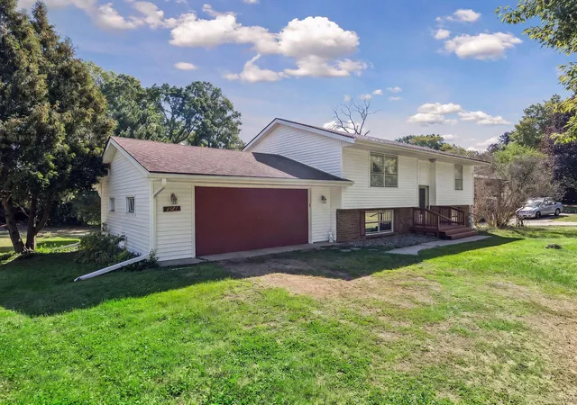 Photo 1 of Single family home for sale at 6521 Kurtz Ln, Eden Prairie, MN 55346 | MLS# 7114293 | Listing updated on 2026-10-03