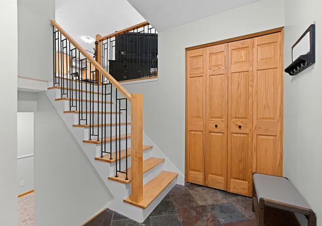 2nd image of 10359 Huntington Dr, Eden Prairie, MN 55347 | MLS# 7114307