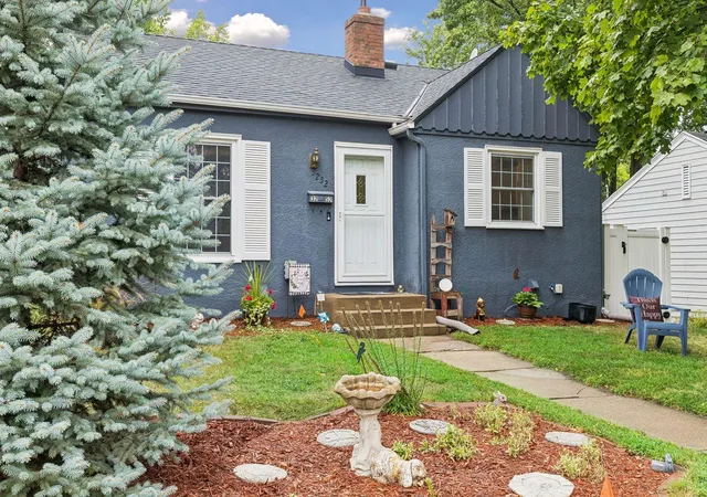 Photo 3 of Sale Pending at 3252 Dakota Ave S, Minneapolis, MN 55416 | MLS# 7114320 | Listing updated on 2026-09-25