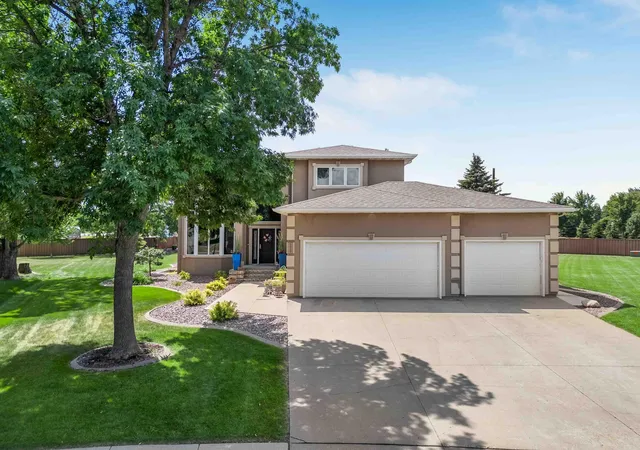 Photo 3 of Single family home for sale at 5039 Rose Crk Pkwy S, Fargo, ND 58104 | MLS# 7114347 | Listing updated on 2026-08-24