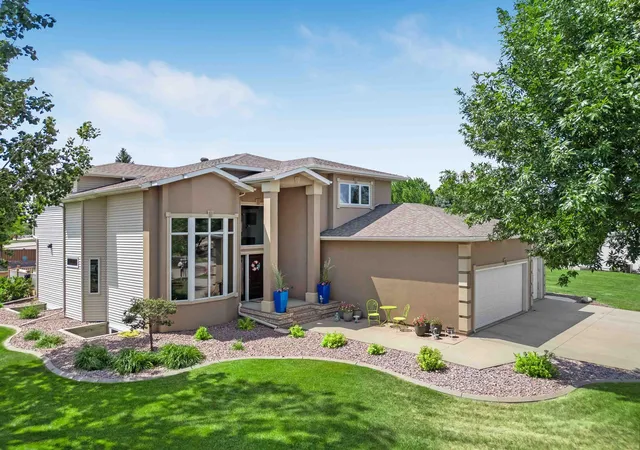 Photo 4 of Single family home for sale at 5039 Rose Crk Pkwy S, Fargo, ND 58104 | MLS# 7114347 | Listing updated on 2026-08-24