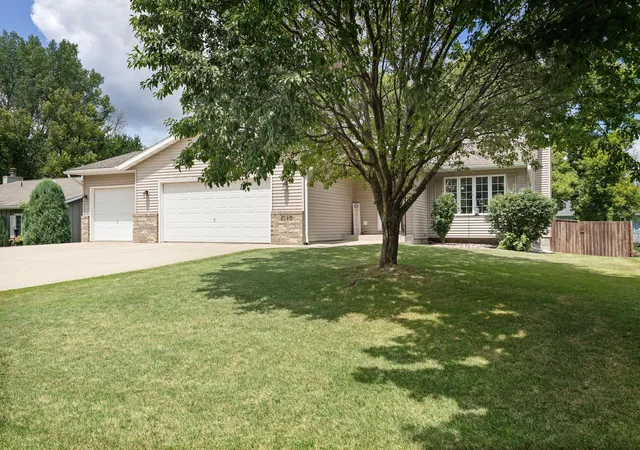 2nd image of 2040 Greenwood Dr, Owatonna, MN 55060 | MLS# 7114349