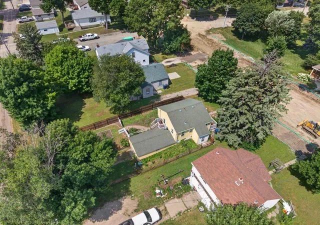 43rd image of 319 W Douglas Ave, Fergus Falls, MN 56537 | MLS# 7114353