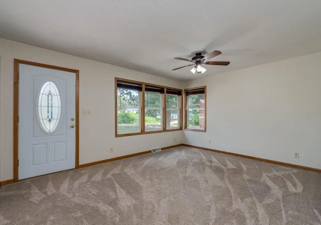 Photo 3 of Sale Pending at 1511 Beaver Ave, Mankato, MN 56001 | MLS# 7114371 | Listing updated on 2026-09-21