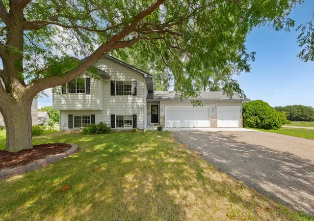 Photo 1 of Single family home for sale at 2206 W Hill St, Faribault, MN 55021 | MLS# 7114379 | Listing updated on 2026-08-12