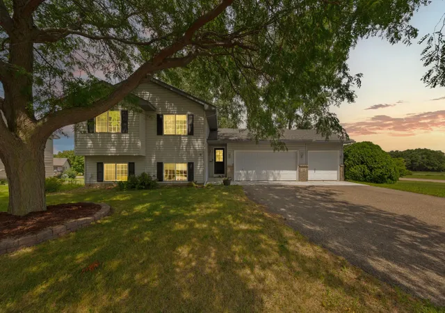 Photo 2 of Single family home for sale at 2206 W Hill St, Faribault, MN 55021 | MLS# 7114379 | Listing updated on 2026-08-12