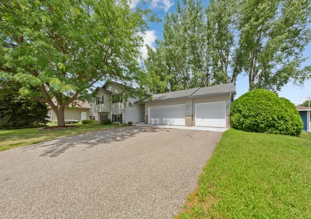 Photo 3 of Single family home for sale at 2206 W Hill St, Faribault, MN 55021 | MLS# 7114379 | Listing updated on 2026-08-12
