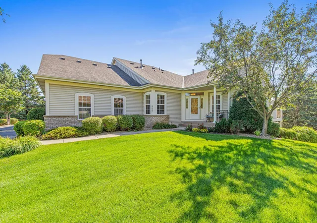 2nd image of 408 Holly Ln N, Saint Paul, MN 55128 | MLS# 7114406