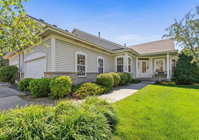 3rd image of 408 Holly Ln N, Saint Paul, MN 55128 | MLS# 7114406